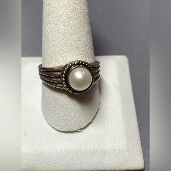 Vintage Jewelry - Vintage sterling silver pearl ring size 11.5